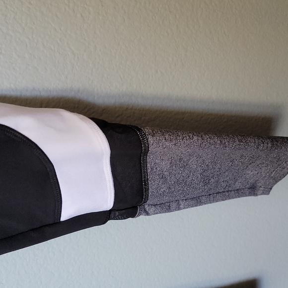 PINK Sporty Colorblock Ultimate High Rise Legging With mesh panel small - Picture 6 of 11